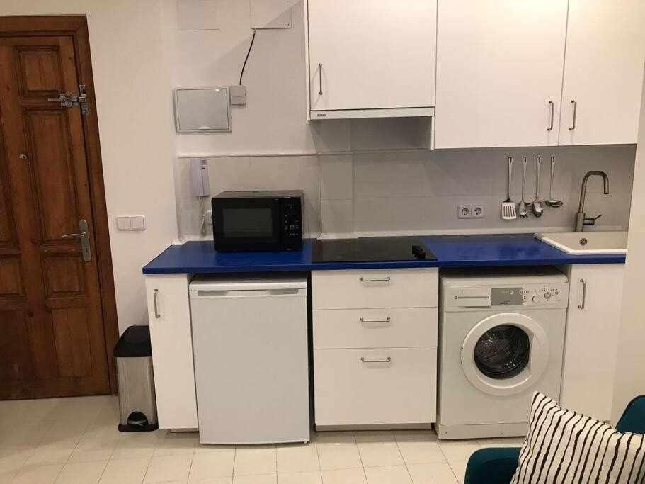 Un Genial Estudio En El Barrio Las Cortes — Photos 1